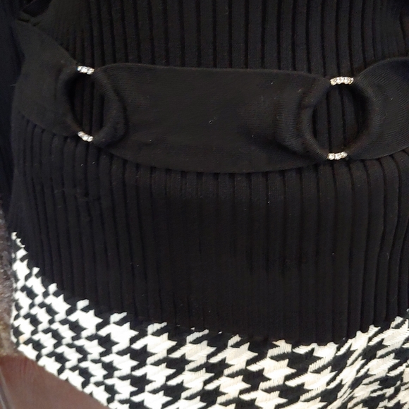 Woman's sweatet - Picture 3 of 4